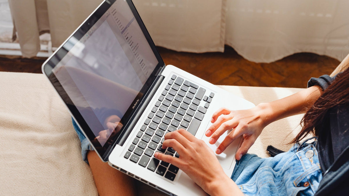 Premium-Gebraucht statt Plastikschrott: Warum ein refurbished Business-Laptop von Teqdude.de dein bester Deal ist